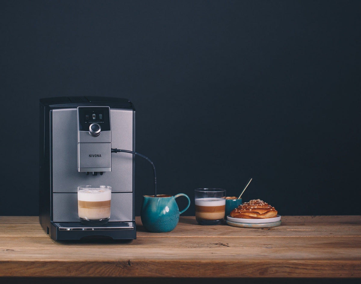 NIVONA Kaffeevollautomat NICR 7'95 Titan / Chrom, 2,2 L Wassertank, Bluetooth