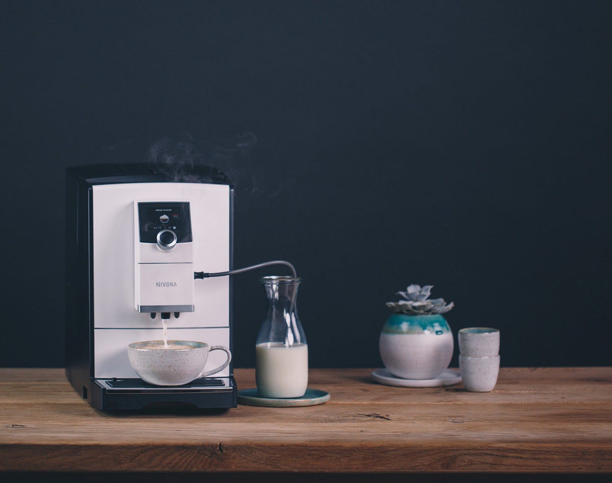 NIVONA Kaffeevollautomat NICR 7'96 White Line / Chrom, 2,2 L Wassertank, Bluetooth